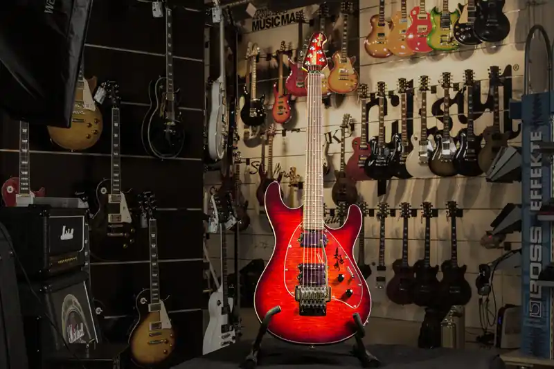 Music Man Steve Morse Signature Y2D Solar Flare Finale Aktion