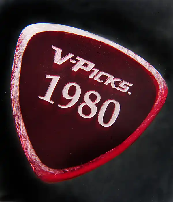 Solange Der Vorrat Reicht 1980 Guitar&Mandolin Pick ruby
