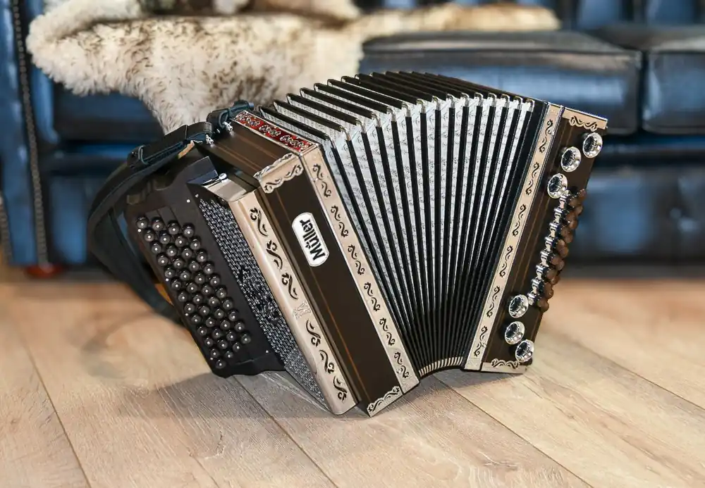 Müller Harmonika - Makassar G-C-F-B inkl. Plus-Paket Neu Im Sortiment