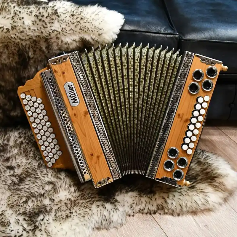 Top-Angebot Müller Harmonika - Bergfichte G-C-F-B inkl. Extras
