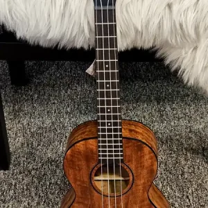 Kala KA-CM-T - Curly Mango Tenor Ukulele inkl. Gigbag Preisreduziert